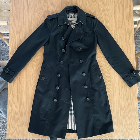 Heritage Burberry Sandringham trench coat in black, long